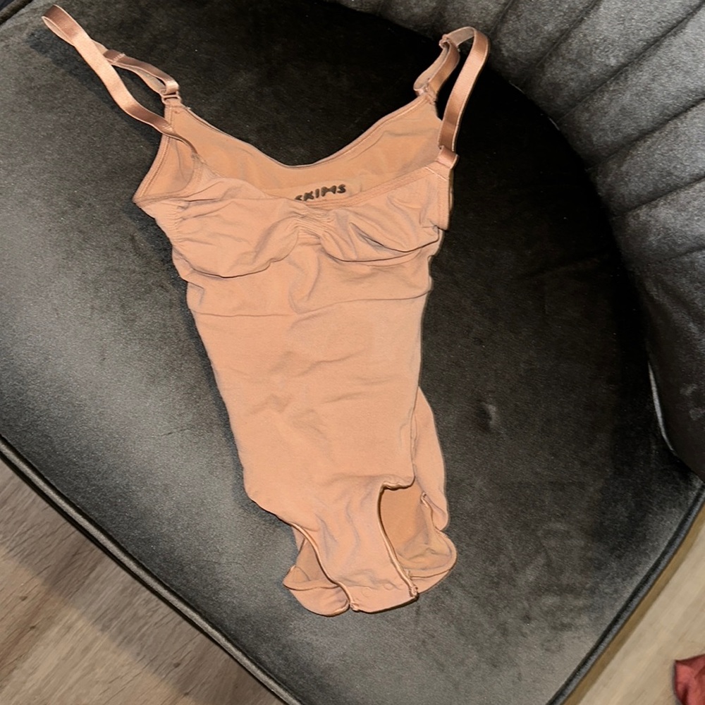 SKIMS S/M SIENNA COLOR BODYSUIT WITH SNAPS